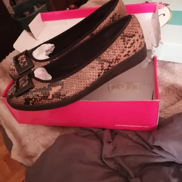 Flats - Picture 5 of 7